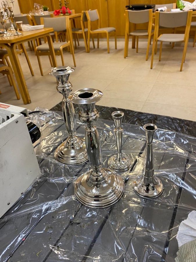 אותם פמוטים לאחר ליטוש והברקה